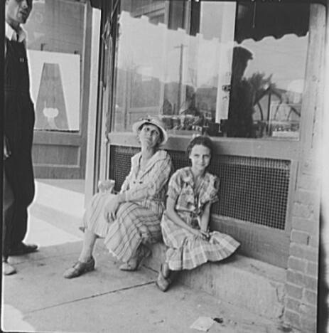 Farm Folk Spend a Day in Town, Eden, Alabama