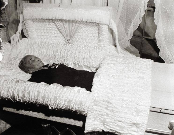 Senior Woman Lying in State, Memphis