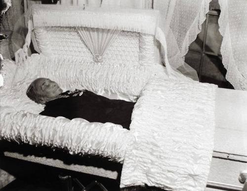 Senior Woman Lying in State, Memphis