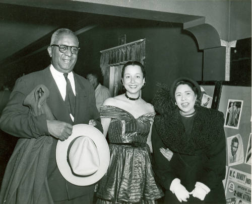 "Premiere Atmosphere at The Handy"