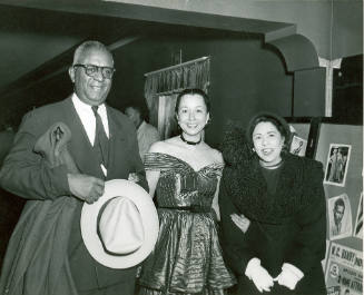 "Premiere Atmosphere at The Handy"