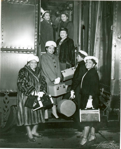 [Sigma Gamma Rho Member are Seen Boarding Train]