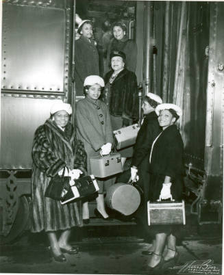 [Sigma Gamma Rho Member are Seen Boarding Train]