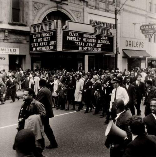 Coretta Scott King with Family and Mourners, Main Street, Memphis